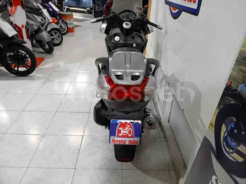 Kymco Grand Dink 125 - Vista 3