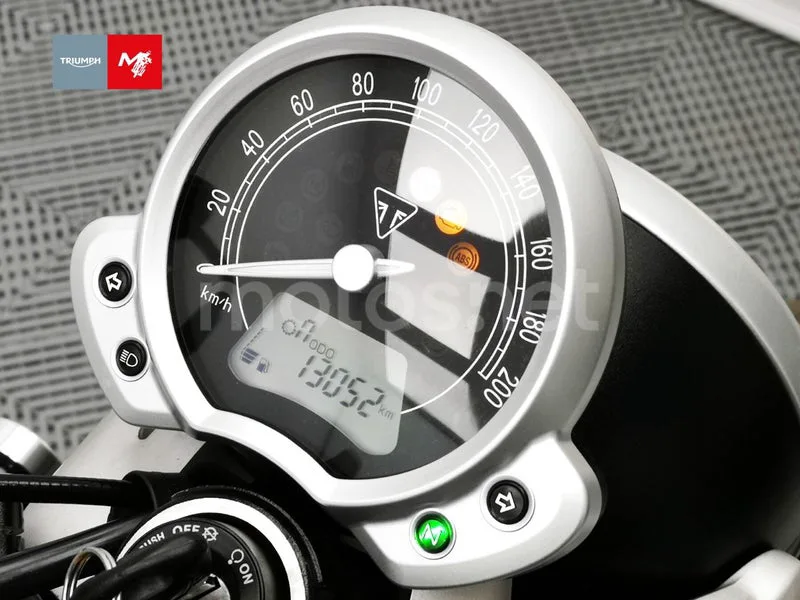 Triumph Street Twin - Vista 13