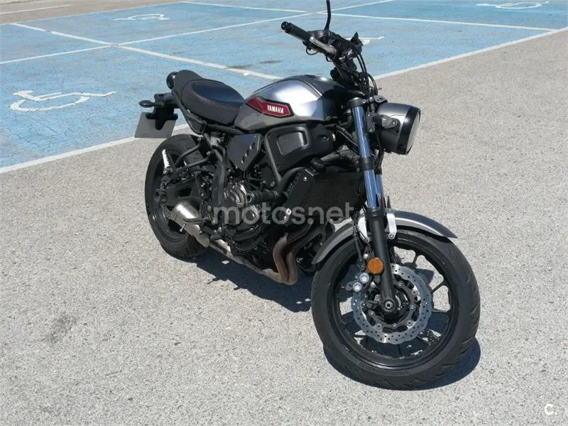Yamaha XSR700 - Vista 7