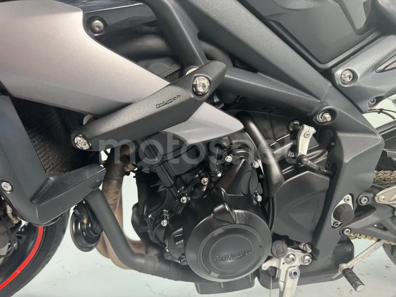 Triumph Street Triple - Vista 15