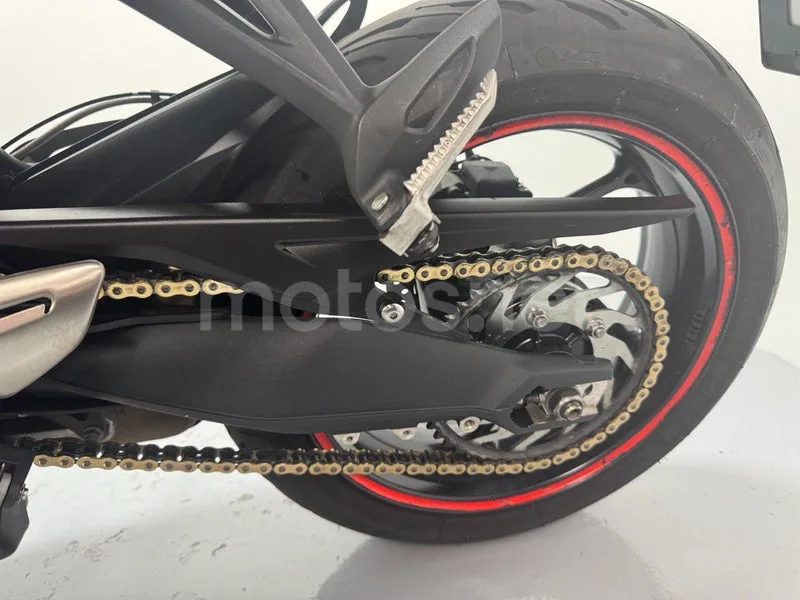 Triumph Street Triple - Vista 18