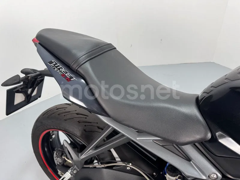 Triumph Street Triple - Vista 8