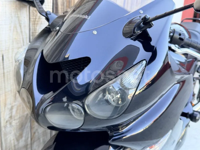 Kawasaki ZZR1400 - Vista 7