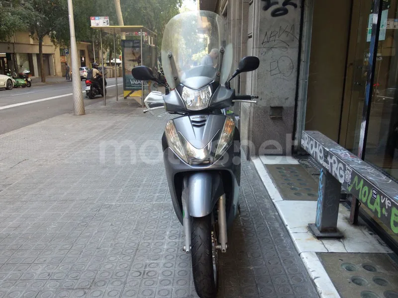 Honda SH300i - Vista 11