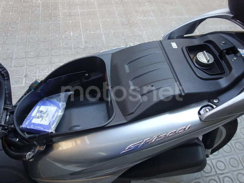 Honda SH300i - Vista 13