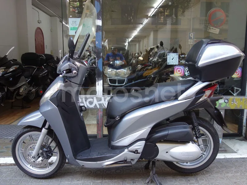 Honda SH300i - Vista 16