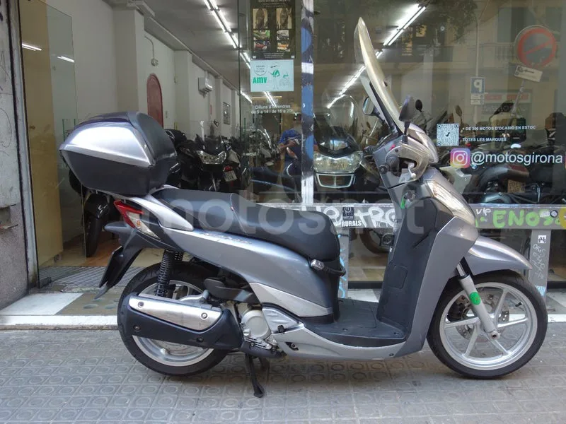 Honda SH300i - Vista 3