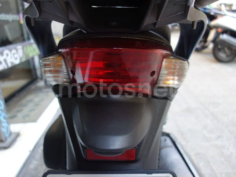Honda SH300i - Vista 6