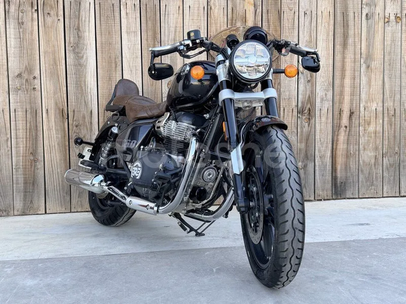 Royal Enfield Super Meteor 650 - Vista 11