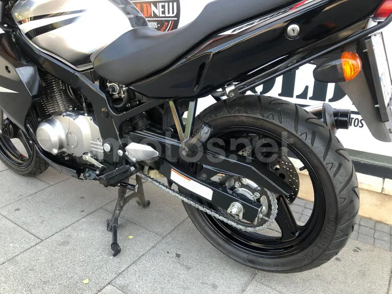 Suzuki GS500F - Vista 11