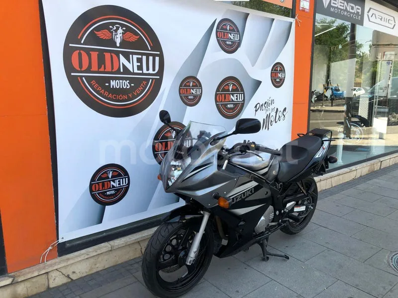 Suzuki GS500F - Vista 6