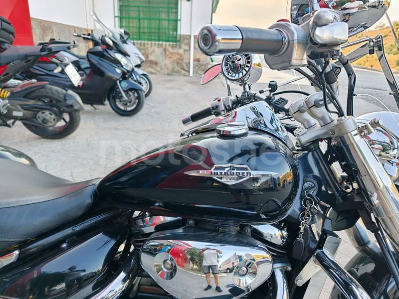 Suzuki Intruder C800 - Vista 15