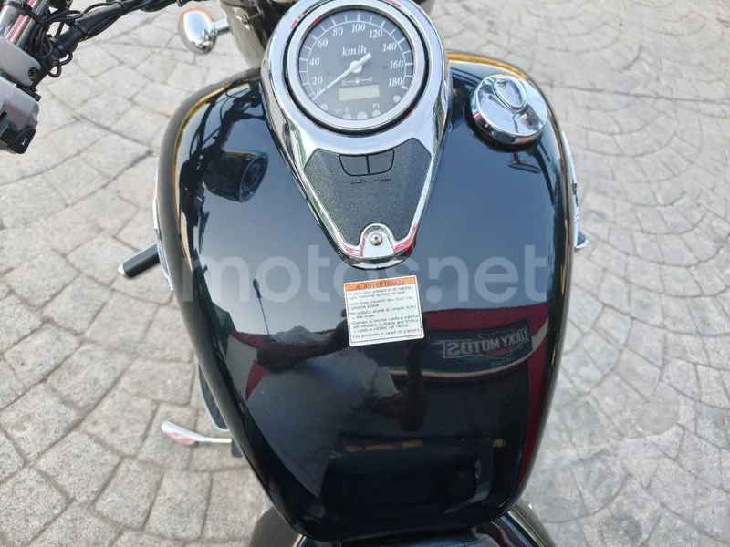 Suzuki Intruder C800 - Vista 21