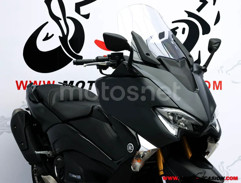 Yamaha TMAX - Vista 4