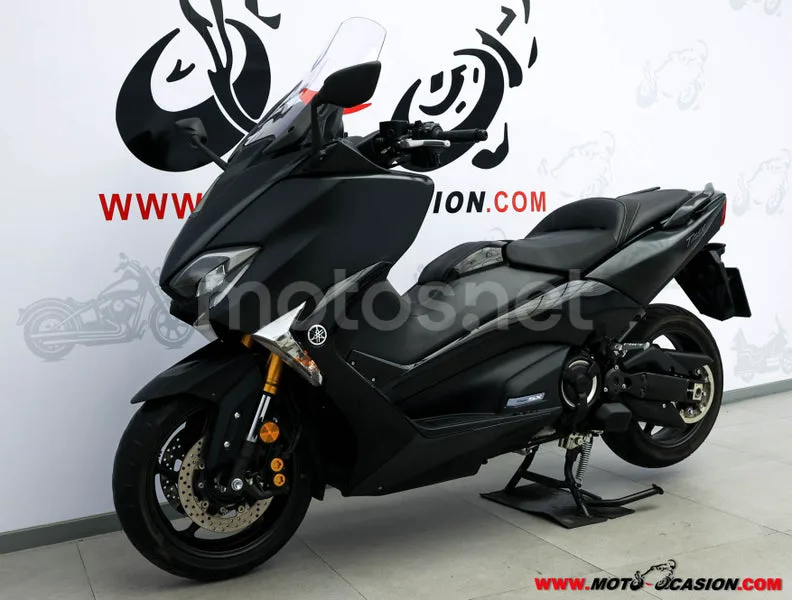 Yamaha TMAX - Vista 8