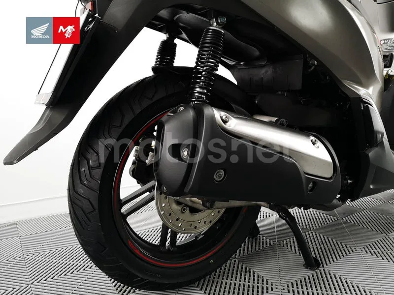 Honda SH300i - Vista 13
