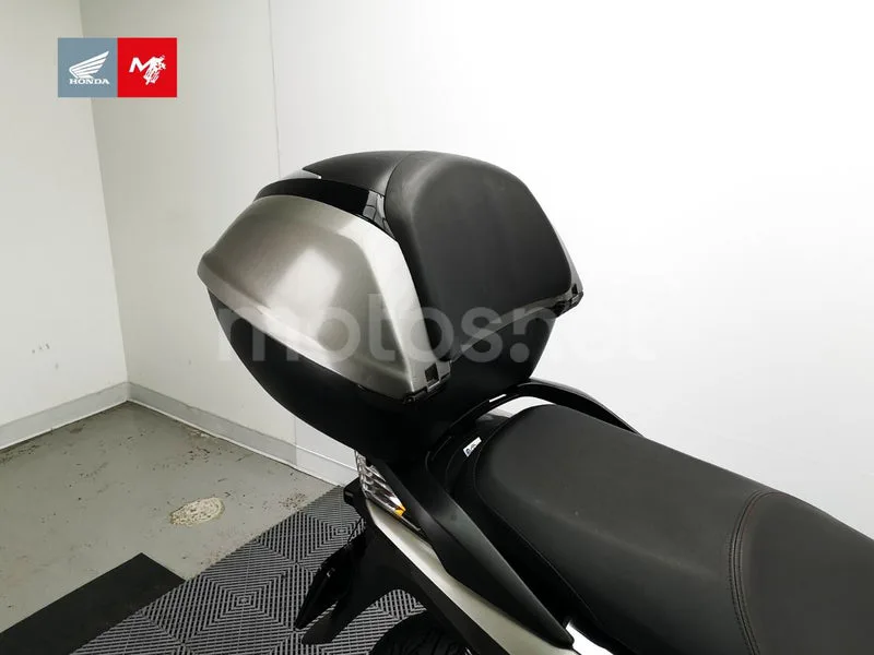 Honda SH300i - Vista 16