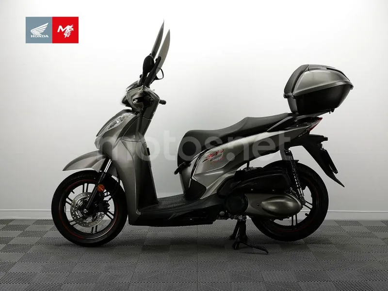 Honda SH300i - Vista 17