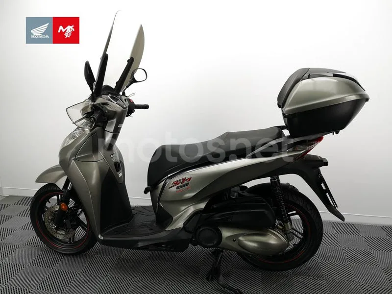 Honda SH300i - Vista 18