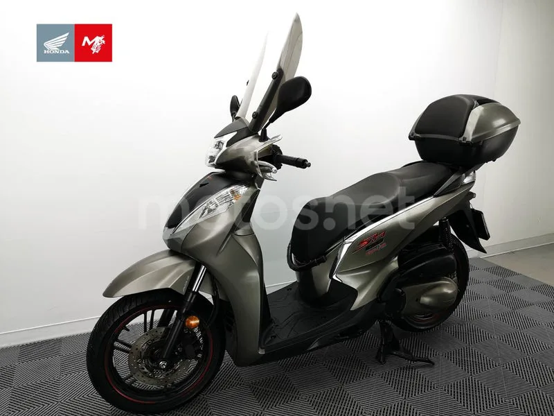 Honda SH300i - Vista 19