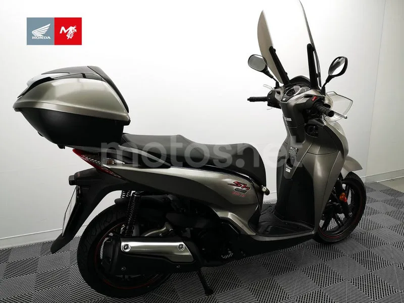 Honda SH300i - Vista 4