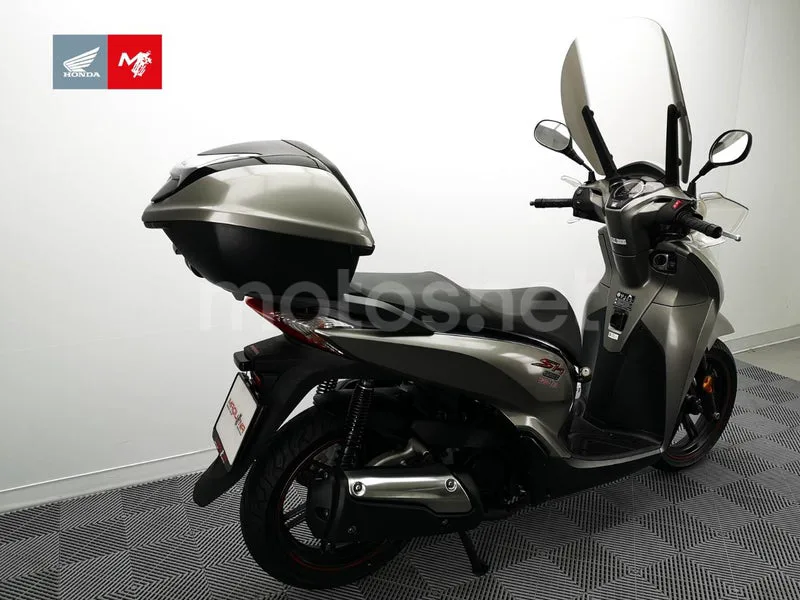 Honda SH300i - Vista 5