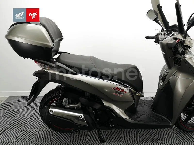 Honda SH300i - Vista 7