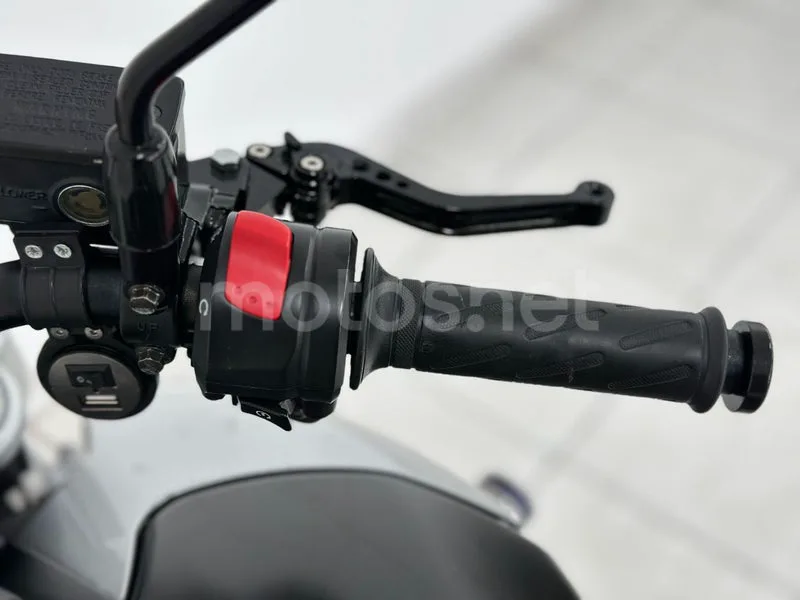 Suzuki GSR600 - Vista 17