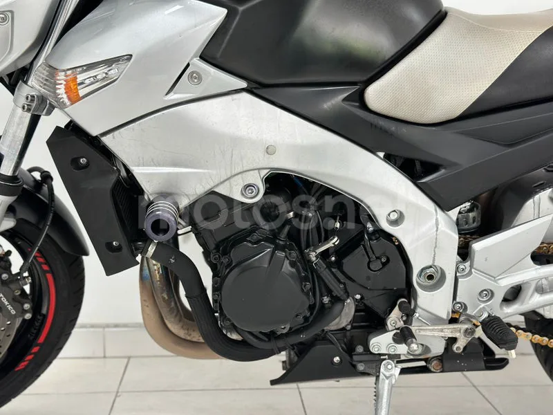Suzuki GSR600 - Vista 20