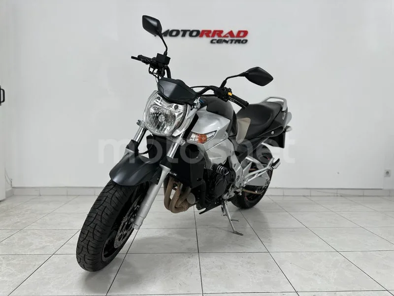 Suzuki GSR600 - Vista 3