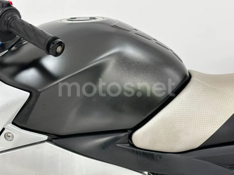 Suzuki GSR600 - Vista 21