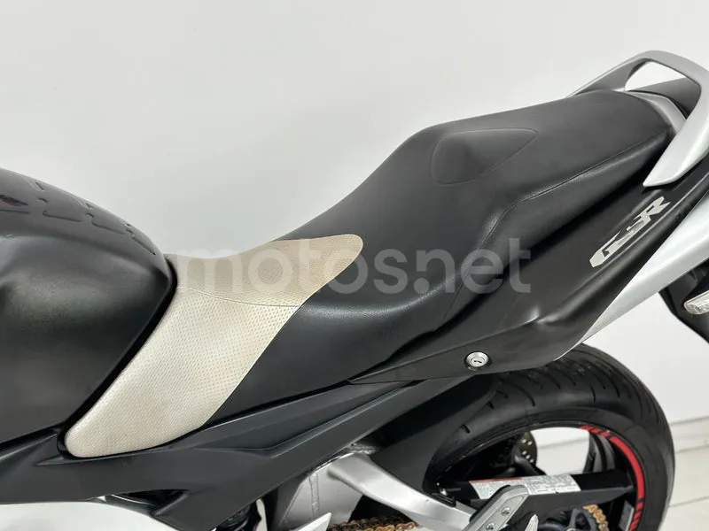 Suzuki GSR600 - Vista 23