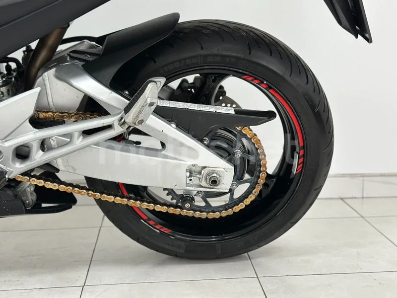 Suzuki GSR600 - Vista 25