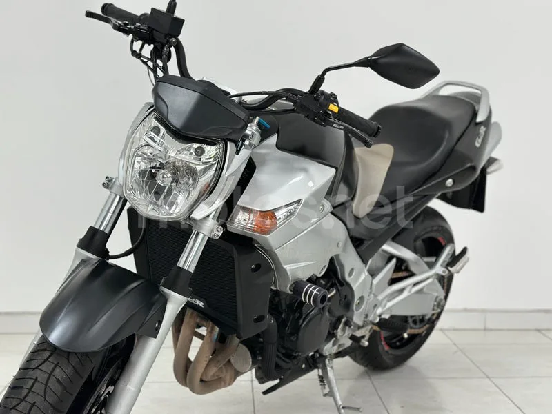 Suzuki GSR600 - Vista 27