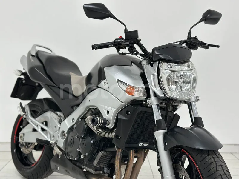 Suzuki GSR600 - Vista 28
