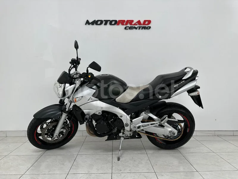 Suzuki GSR600 - Vista 4