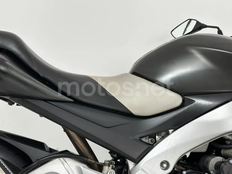 Suzuki GSR600 - Vista 7