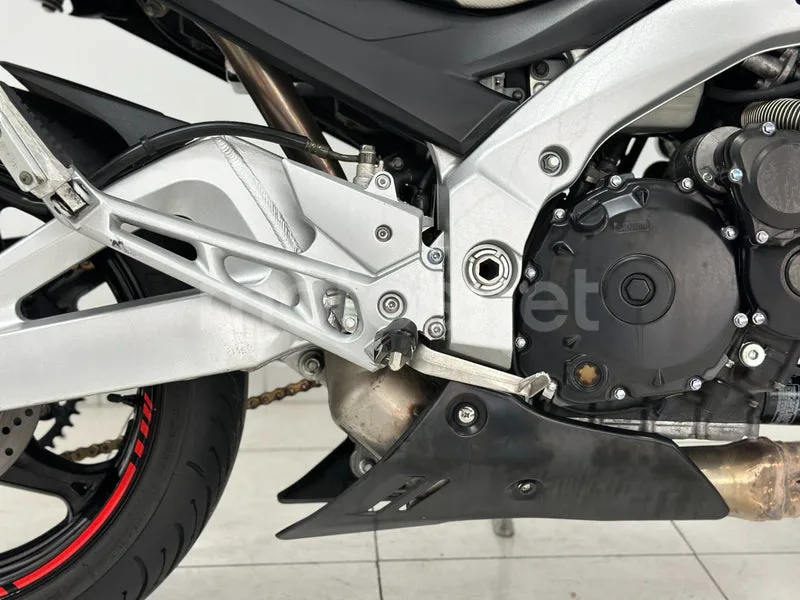 Suzuki GSR600 - Vista 8