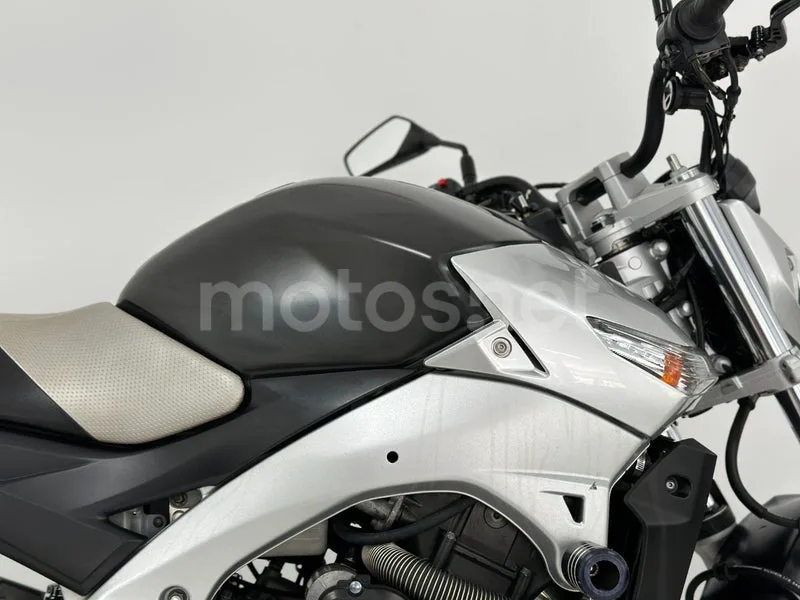 Suzuki GSR600 - Vista 9