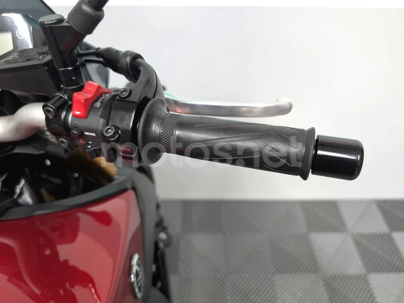 Yamaha MT-09 - Vista 12