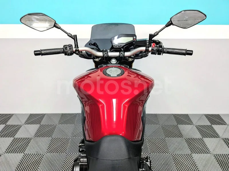 Yamaha MT-09 - Vista 8
