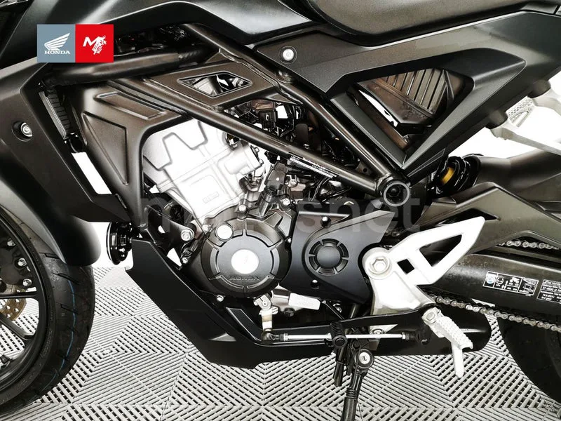 Honda CB125R - Vista 25