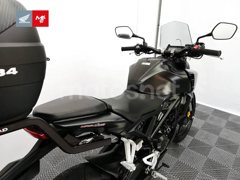 Honda CB125R - Vista 8