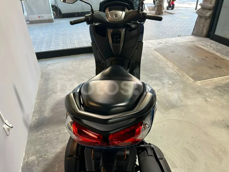 Yamaha NMAX - Vista 11