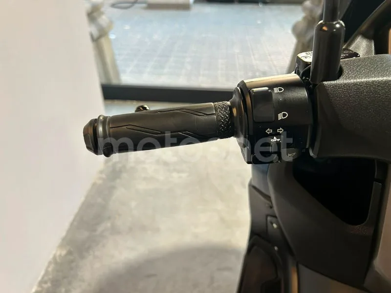 Yamaha NMAX - Vista 13