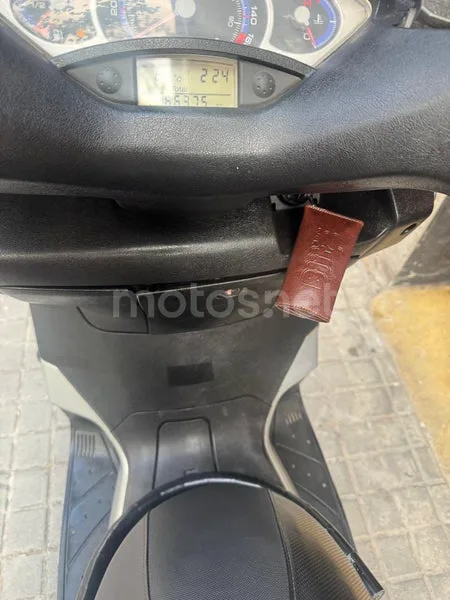 Yamaha XMAX 250 - Vista 9