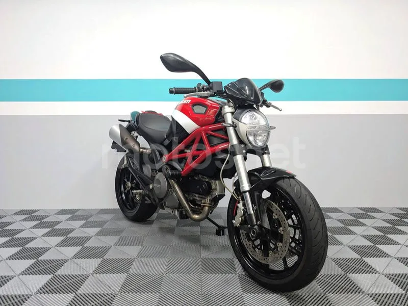 Ducati Monster 796 - Vista 3