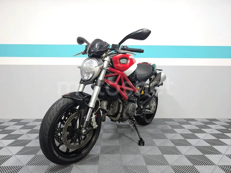 Ducati Monster 796 - Vista 4