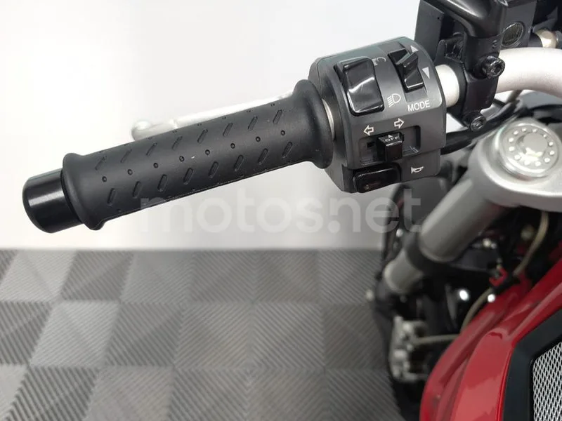 Ducati Monster 796 - Vista 10