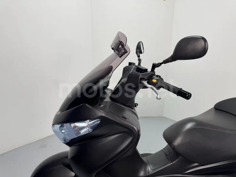 Suzuki Burgman 125 - Vista 12